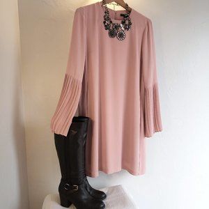 Maggy London Blush Pink Pleated Sleeve Shift dress (sz 14)